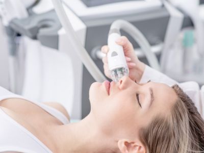 Cât de des este recomandat un tratament facial pentru curatarea tenului: recomandari de ingrijire